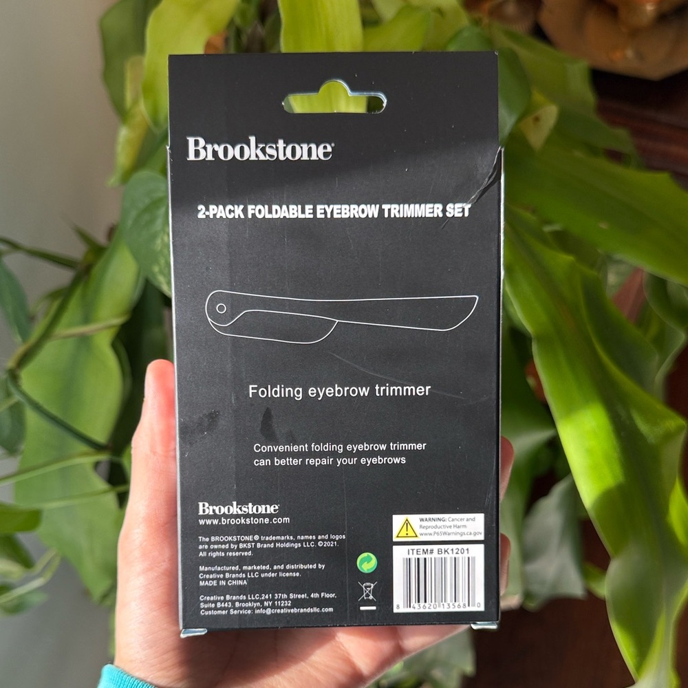 Brookstone Black Folding Eyebrow Trimmer Set - Picture 2 of 6